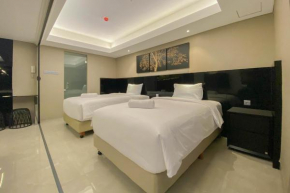 Spacious Combined Studio Apartment at Warhol (W/R) Residence By Travelio